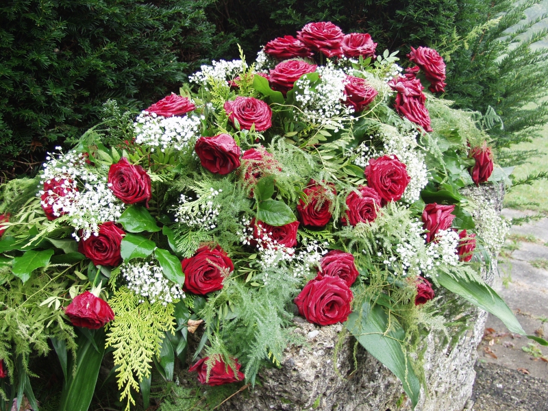 funeraire-VALDEROURE-min_roses-61203